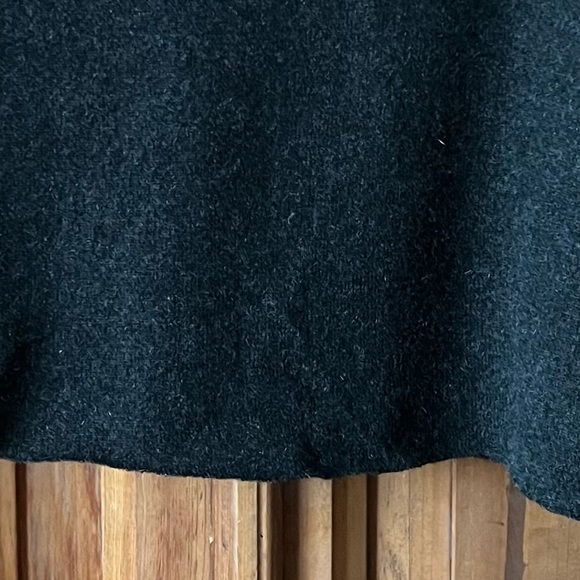 Valerie Stevens Two Ply Cashmere Cropped Black V Neck Sweater Size Medium - Picture 8 of 12